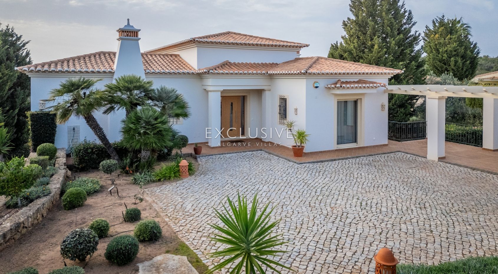 Mediterranean style 3+2 bedroom villa near the ocean in Carvoeiro
