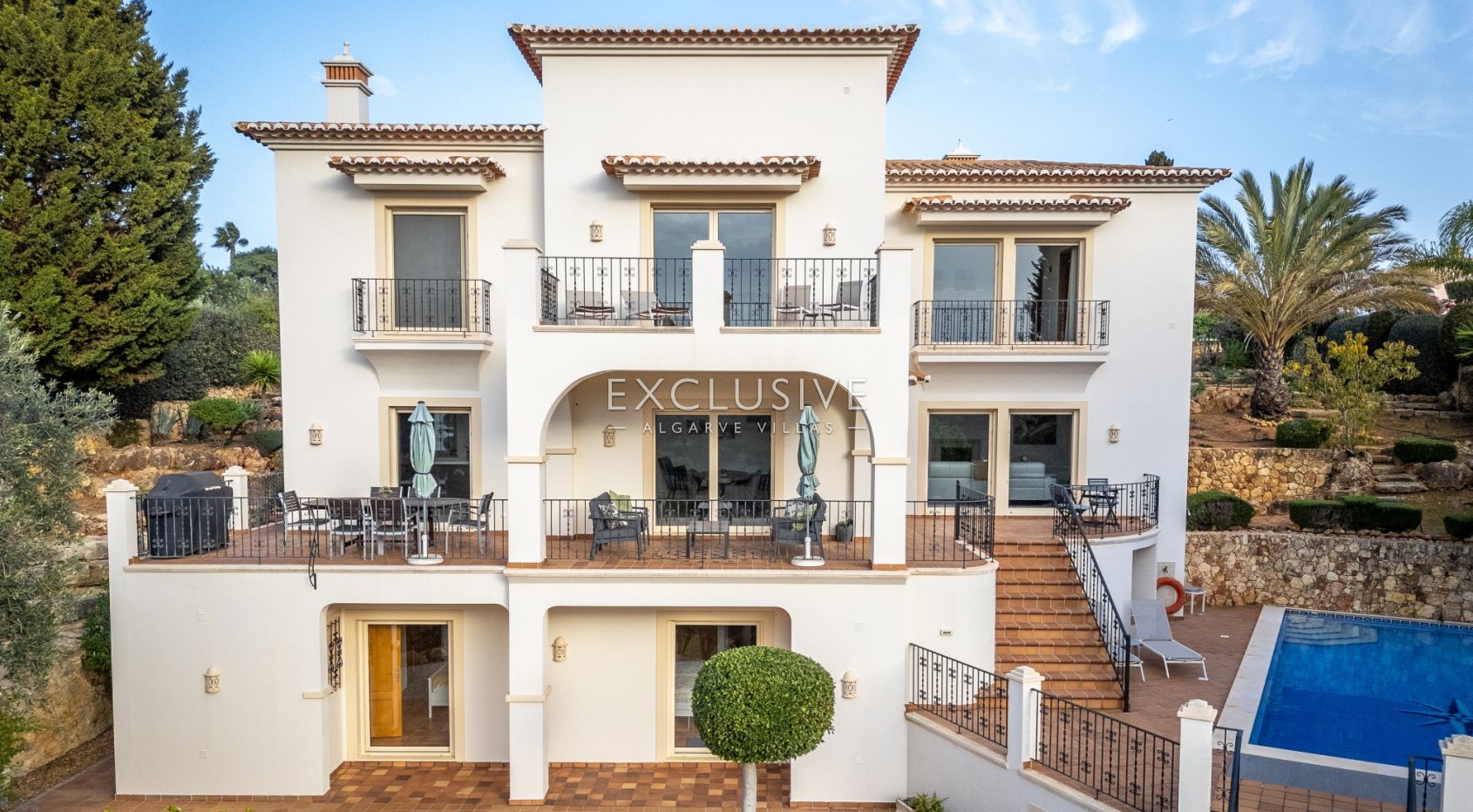 Mediterranean style 3+2 bedroom villa near the ocean in Carvoeiro
