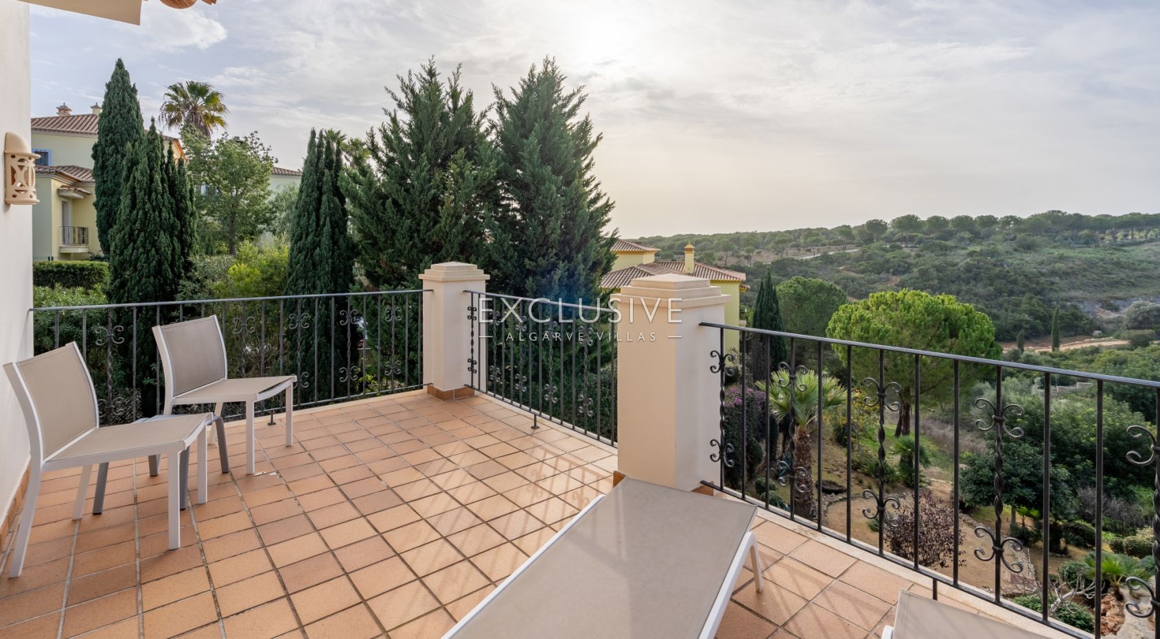 Mediterranean style 3+2 bedroom villa near the ocean in Carvoeiro