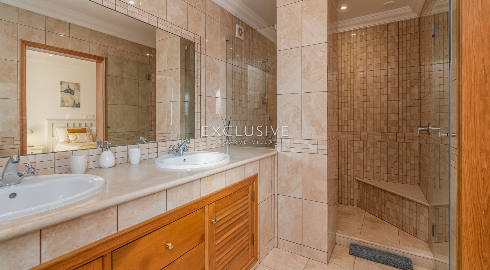 Mediterranean style 3+2 bedroom villa near the ocean in Carvoeiro