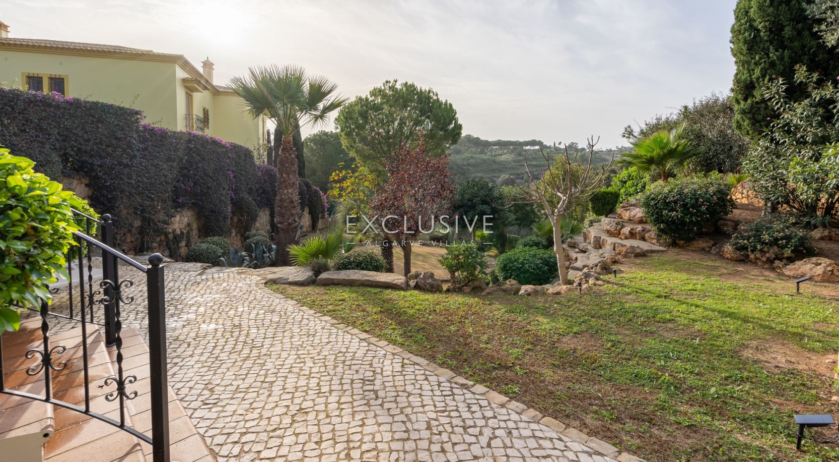 Mediterranean style 3+2 bedroom villa near the ocean in Carvoeiro