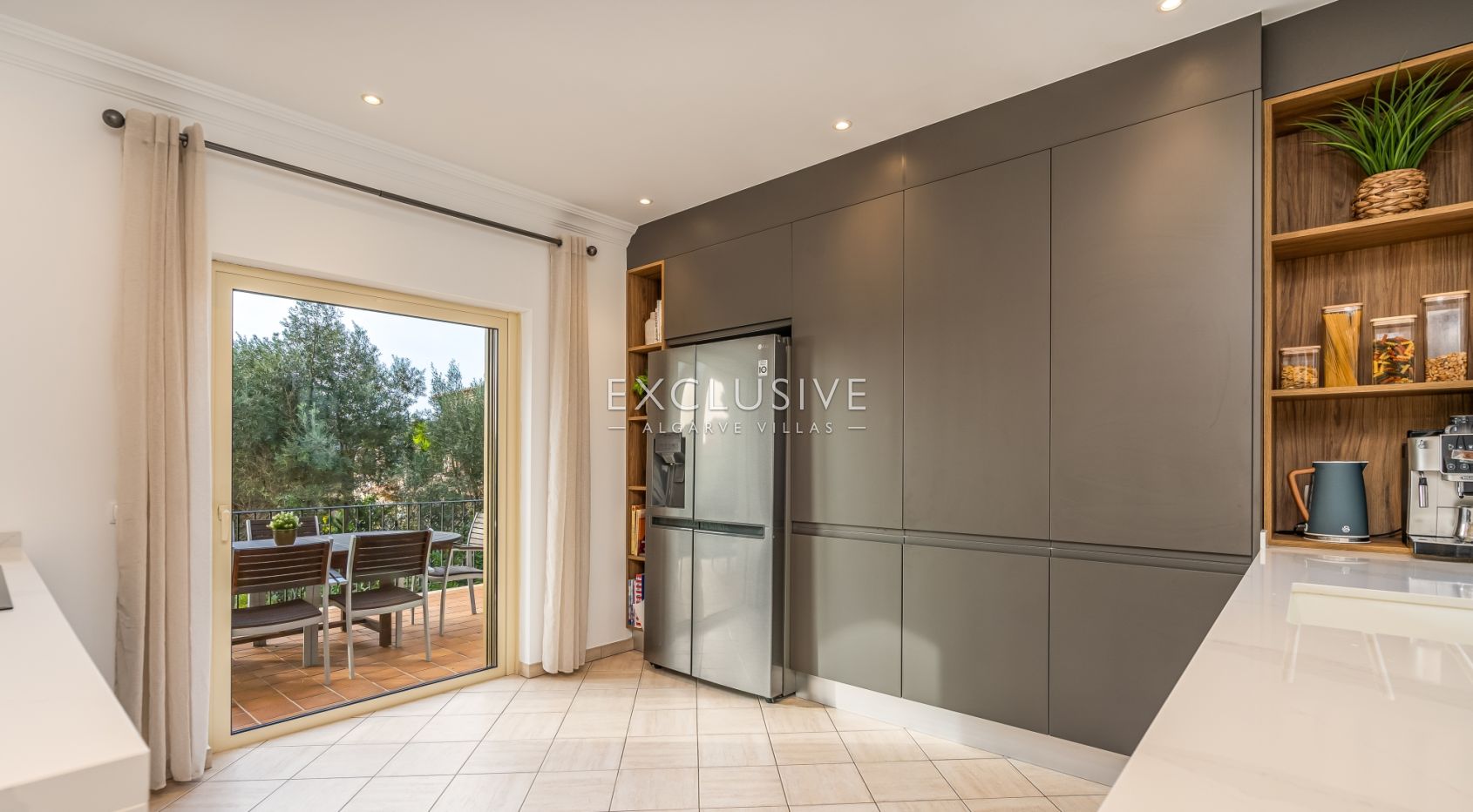 Mediterranean style 3+2 bedroom villa near the ocean in Carvoeiro