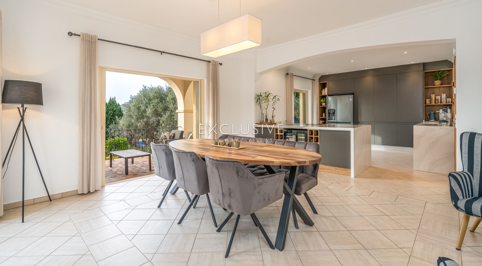 Mediterranean style 3+2 bedroom villa near the ocean in Carvoeiro