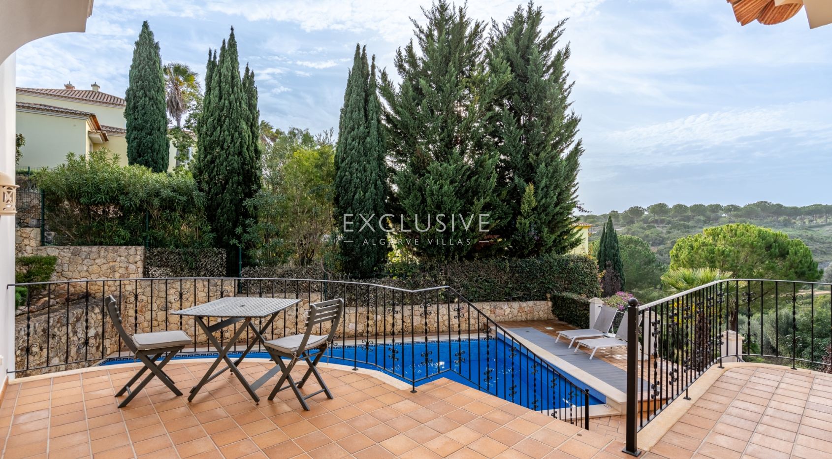 Mediterranean style 3+2 bedroom villa near the ocean in Carvoeiro