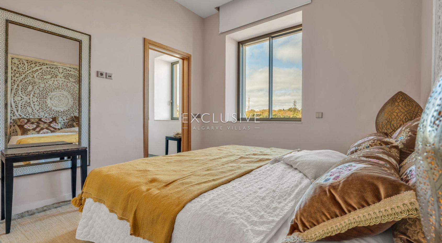 Ocean front 8 bed villa with private island in Lagos, Algarve, Portugal