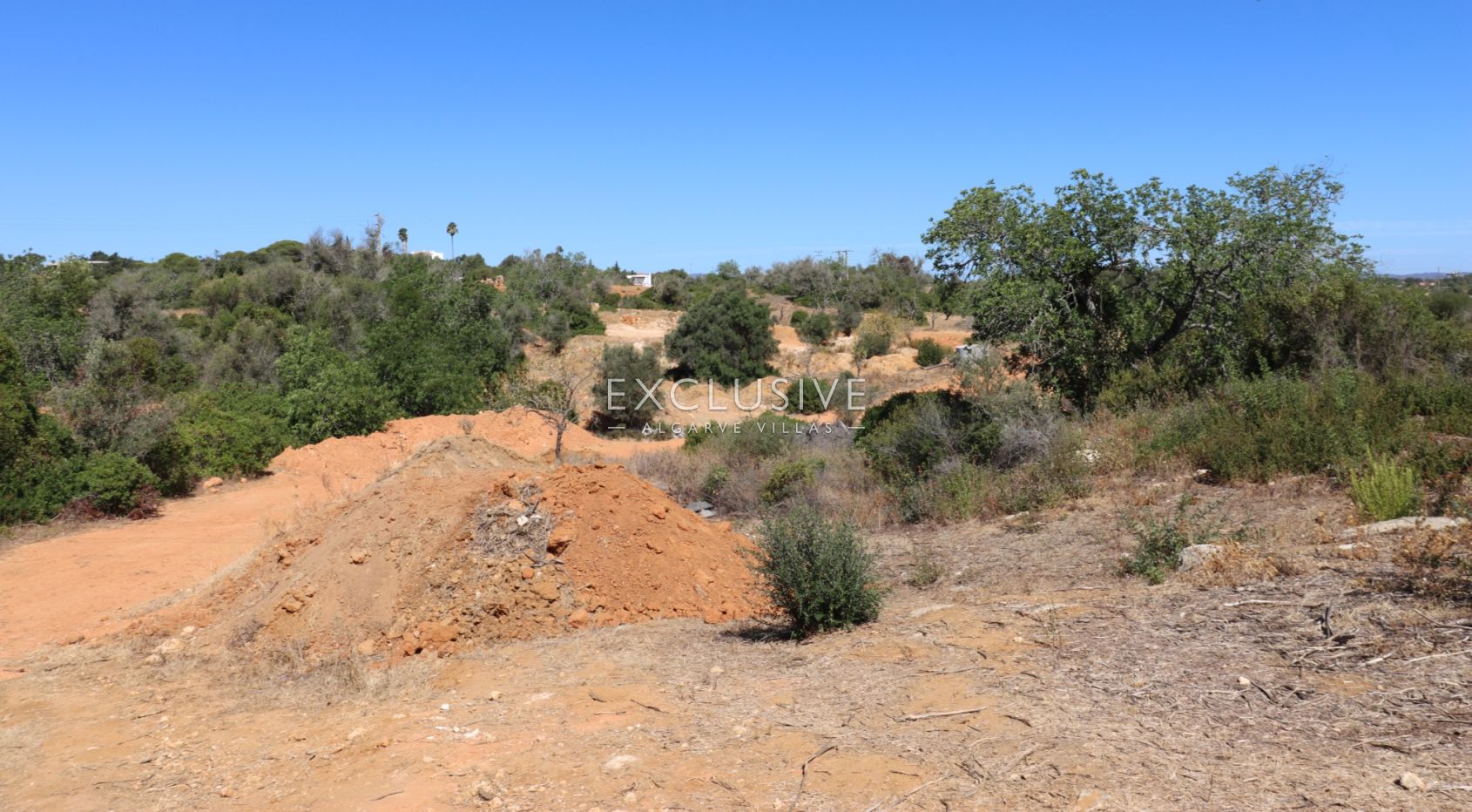 Modern 4 bedroom villa, turnkey project, Armação de Pera Algarve