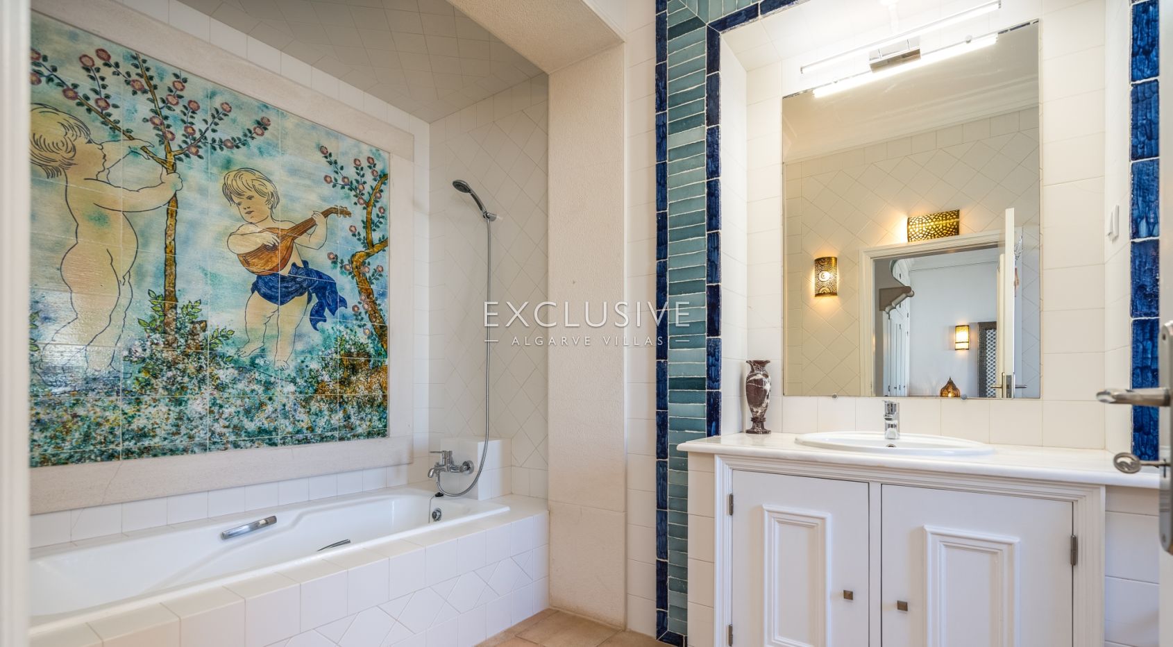Luxury 5-Bedroom Villa in Lagoa – Perfect for Families, Boutique Hotel, or a Retreat