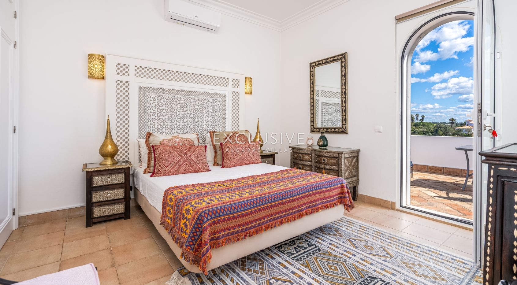 Luxury 5-Bedroom Villa in Lagoa – Perfect for Families, Boutique Hotel, or a Retreat