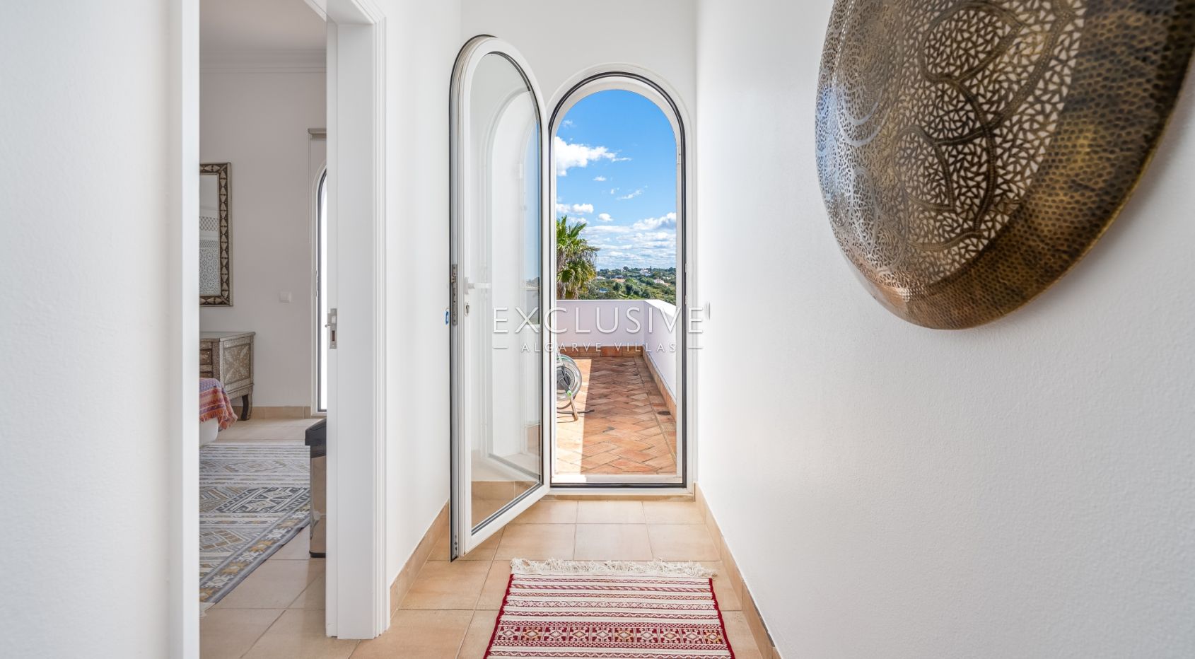 Luxury 5-Bedroom Villa in Lagoa – Perfect for Families, Boutique Hotel, or a Retreat