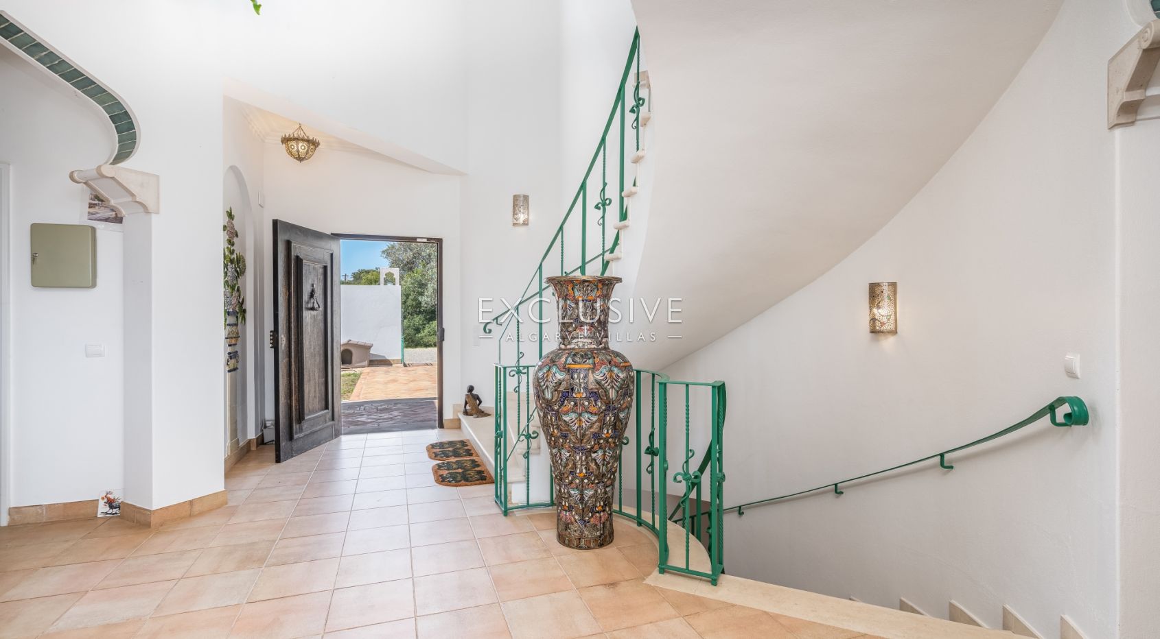 Luxury 5-Bedroom Villa in Lagoa – Perfect for Families, Boutique Hotel, or a Retreat
