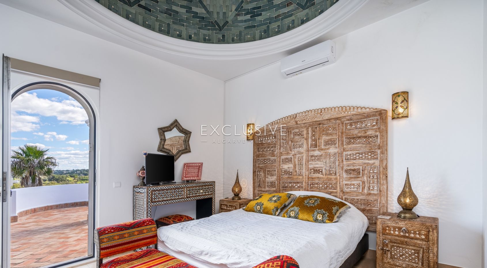 Luxury 5-Bedroom Villa in Lagoa – Perfect for Families, Boutique Hotel, or a Retreat