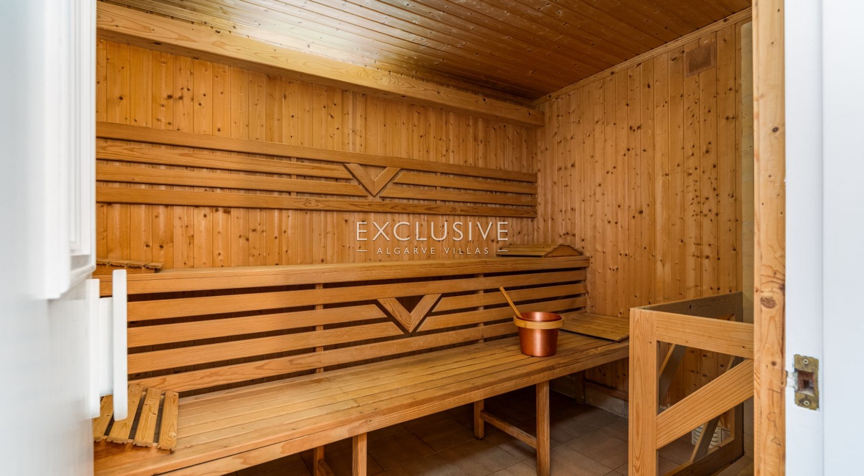 Luxury 5-Bedroom Villa in Lagoa – Perfect for Families, Boutique Hotel, or a Retreat