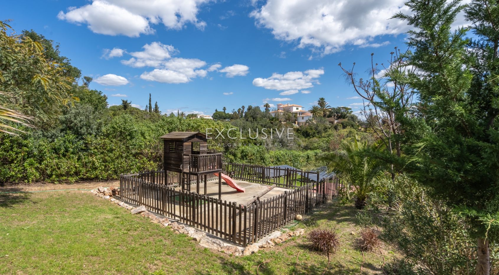 Luxury 5-Bedroom Villa in Lagoa – Perfect for Families, Boutique Hotel, or a Retreat