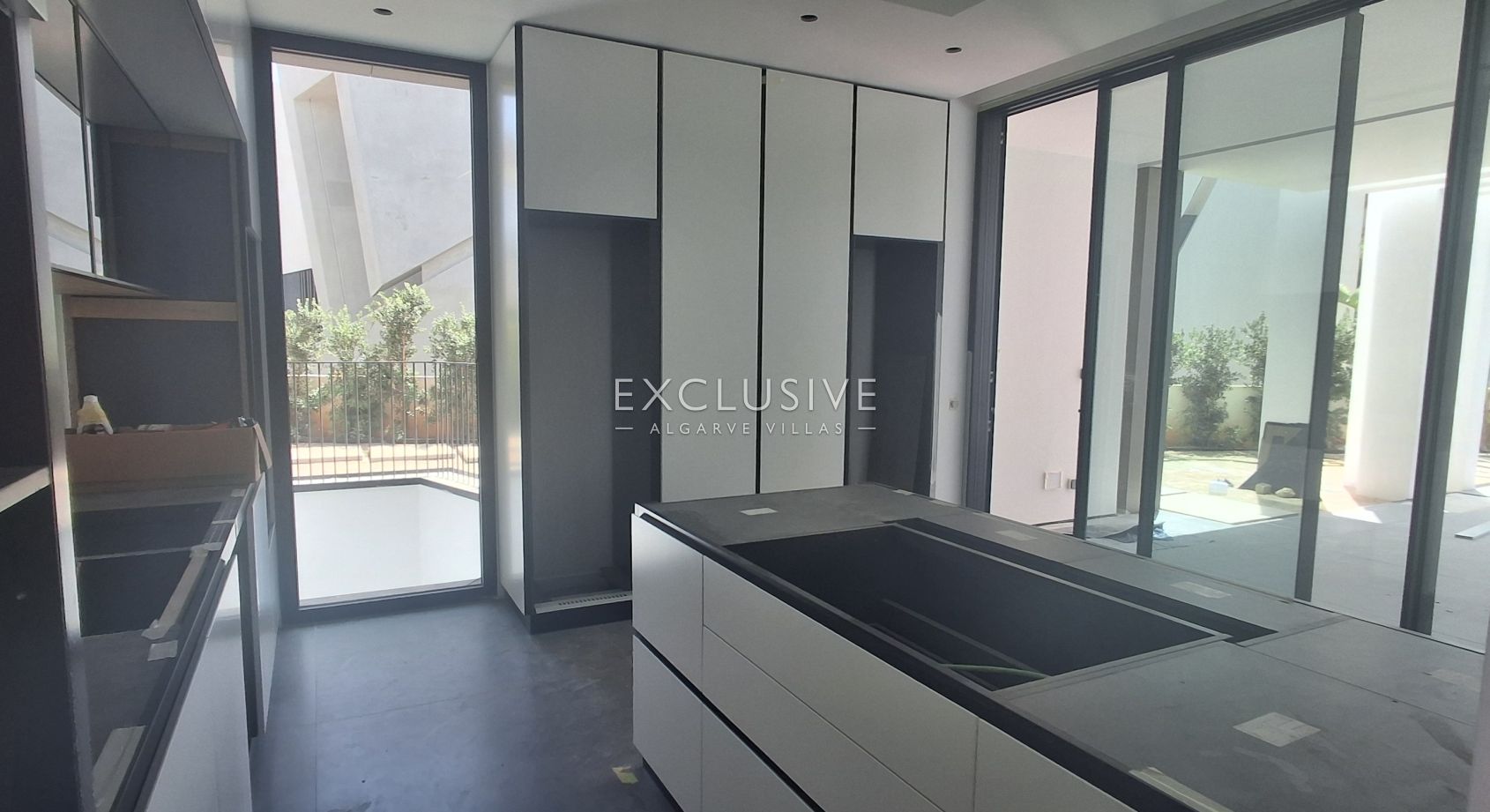 Luxury contemporary villa on a golf couse in Vilamoura, Algarve