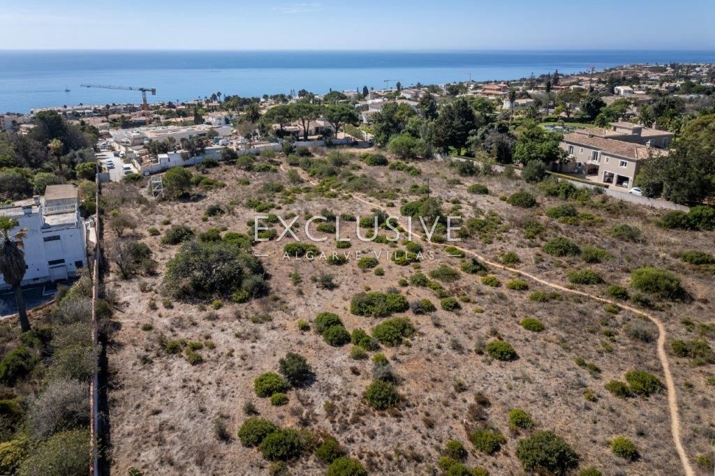 Building plots with sea views and aproved projects in Praia da Luz, Algarve