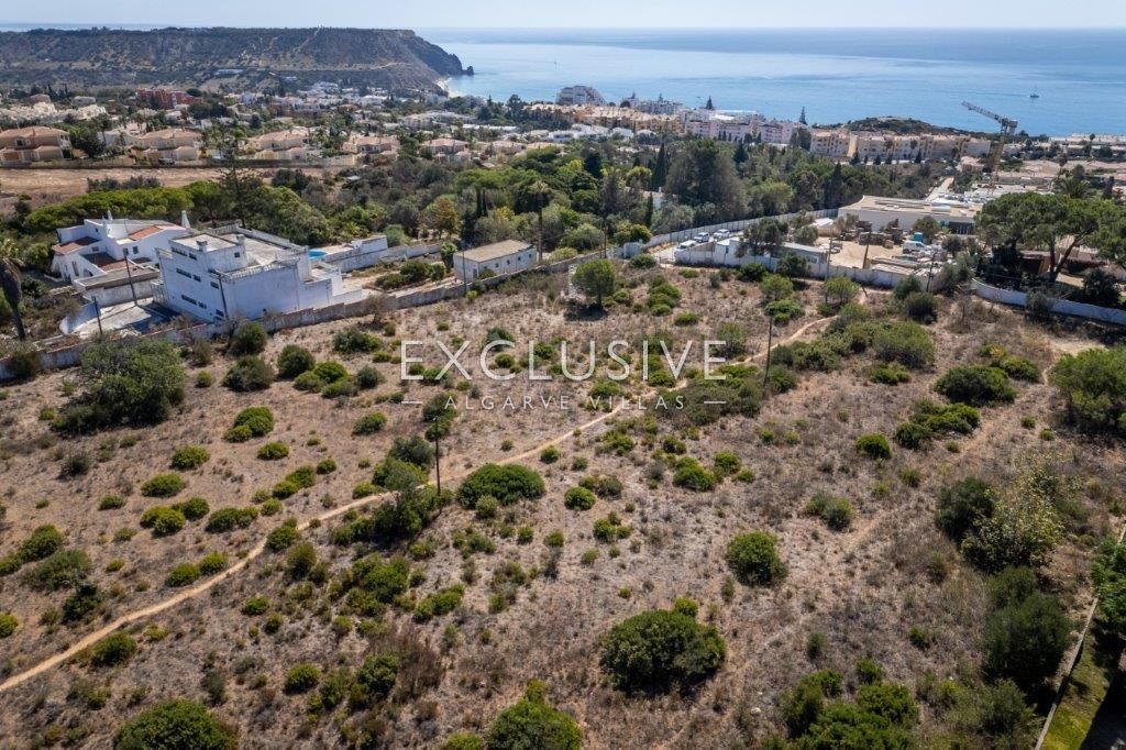 Building plots with sea views and aproved projects in Praia da Luz, Algarve