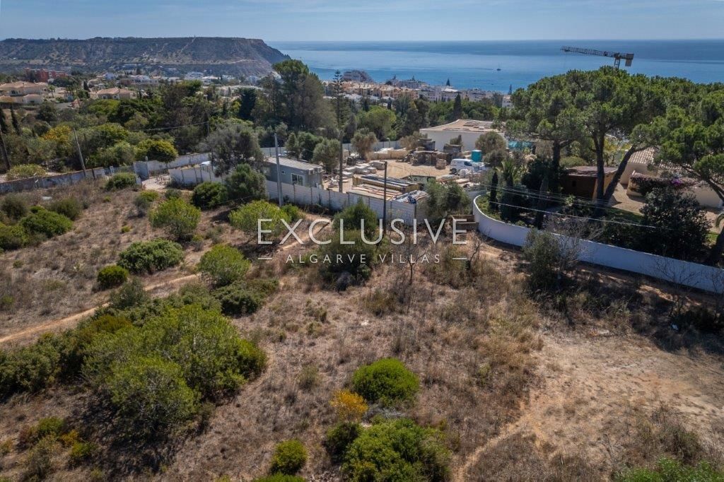 Building plots with sea views and aproved projects in Praia da Luz, Algarve