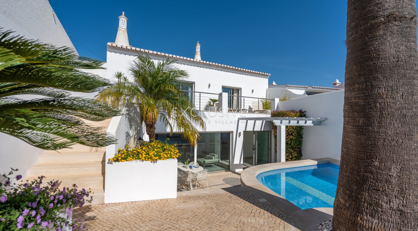 6 bedrooms property on beach front in Praia da Luz, Algarve