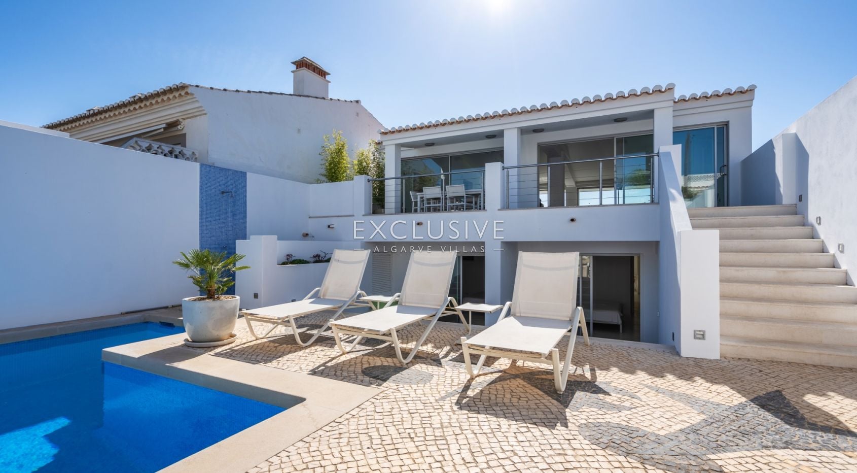 6 bedrooms property on beach front in Praia da Luz, Algarve