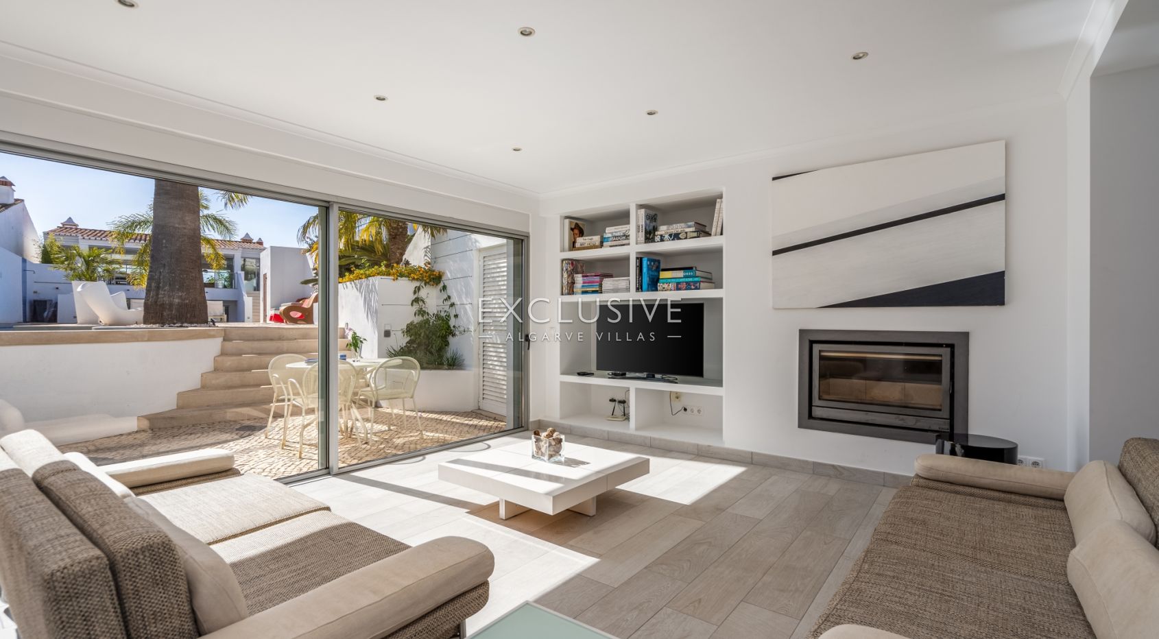 6 bedrooms property on beach front in Praia da Luz, Algarve