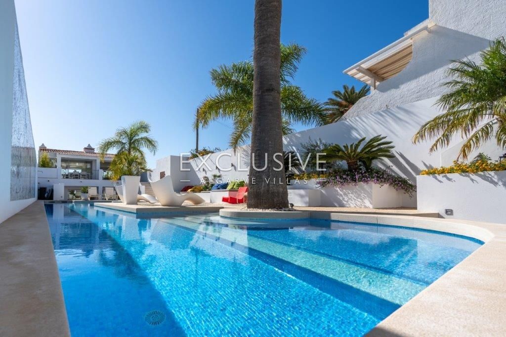6 bedrooms property on beach front in Praia da Luz, Algarve