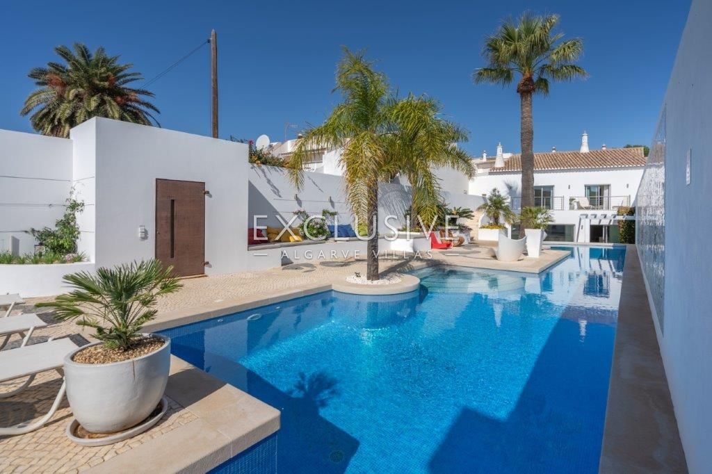 6 bedrooms property on beach front in Praia da Luz, Algarve