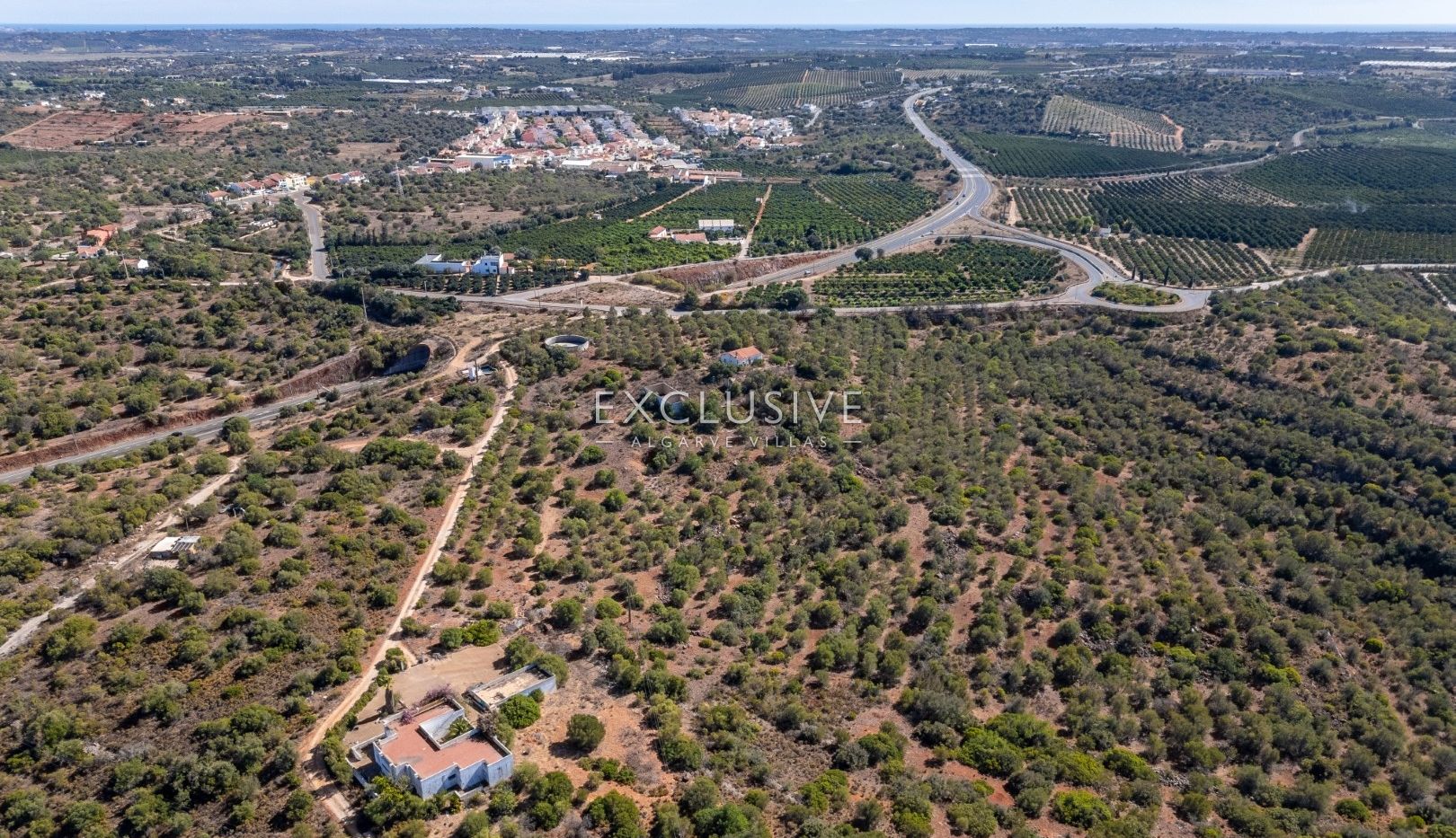 Buy investment property with big plot of land and 2 houses with panoramic views to Silves castle