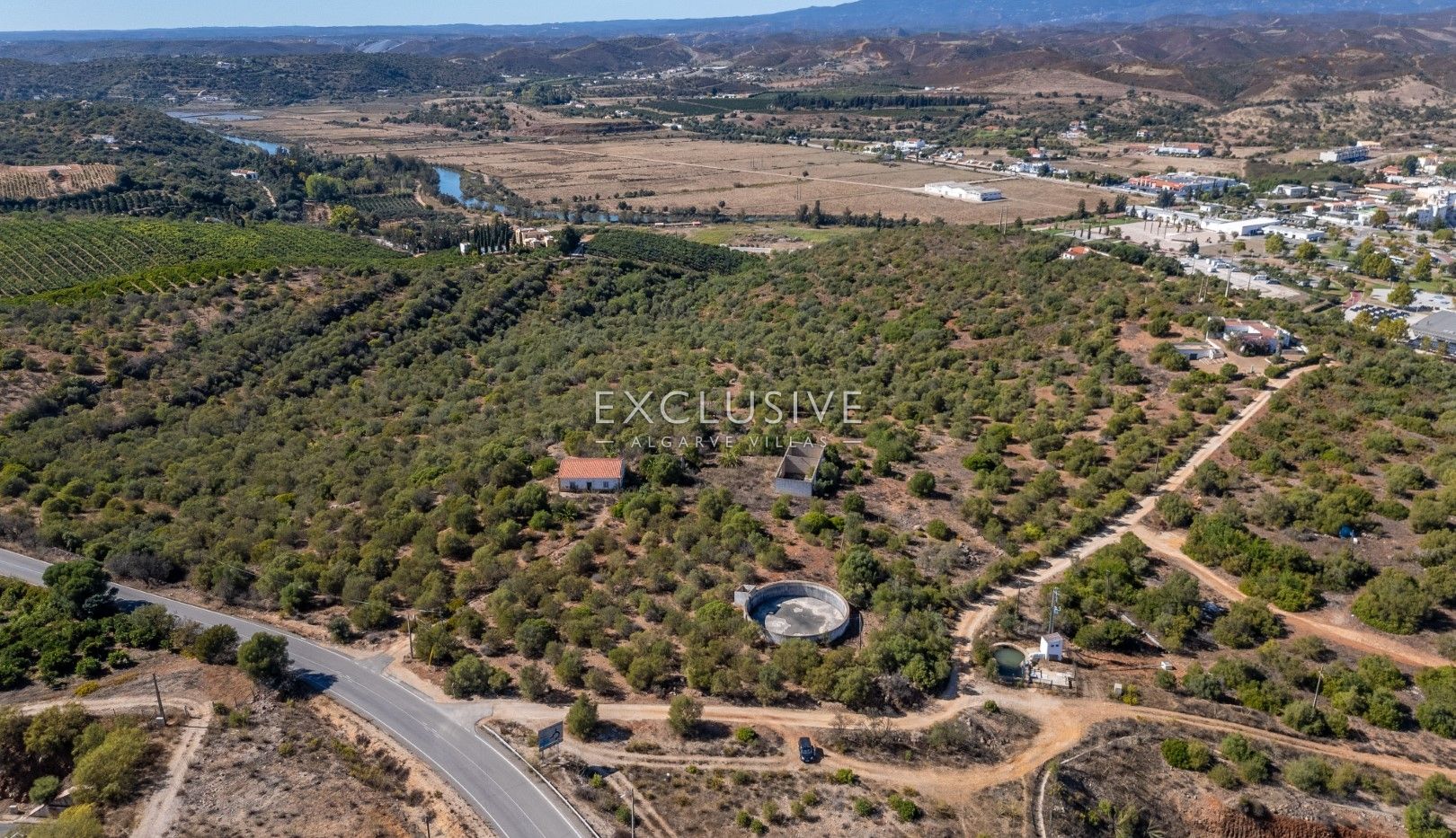 Buy investment property with big plot of land and 2 houses with panoramic views to Silves castle