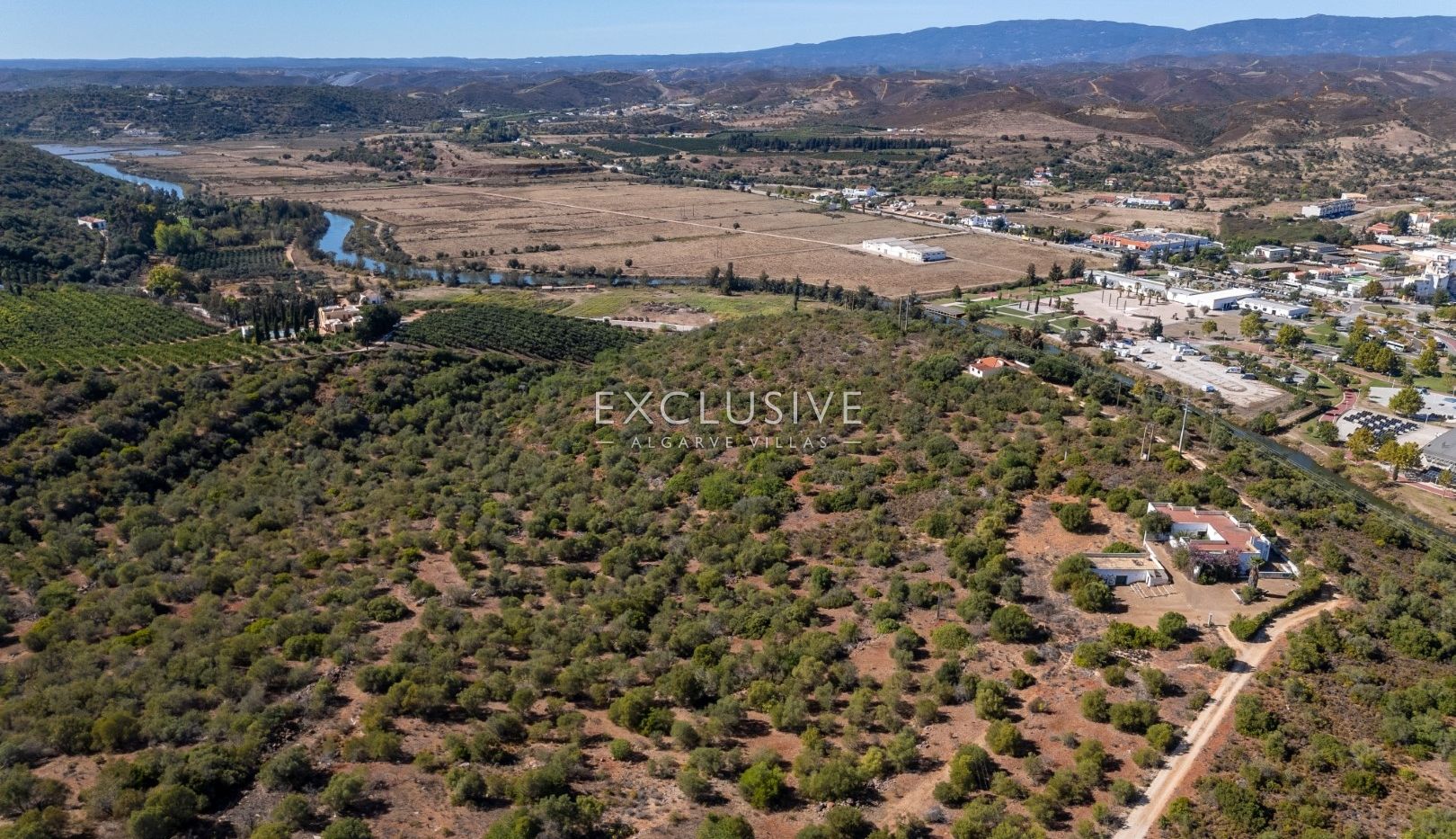 Buy investment property with big plot of land and 2 houses with panoramic views to Silves castle