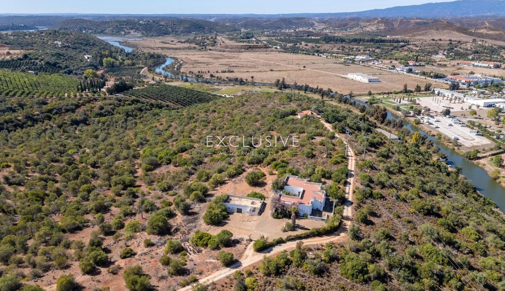 Buy investment property with big plot of land and 2 houses with panoramic views to Silves castle