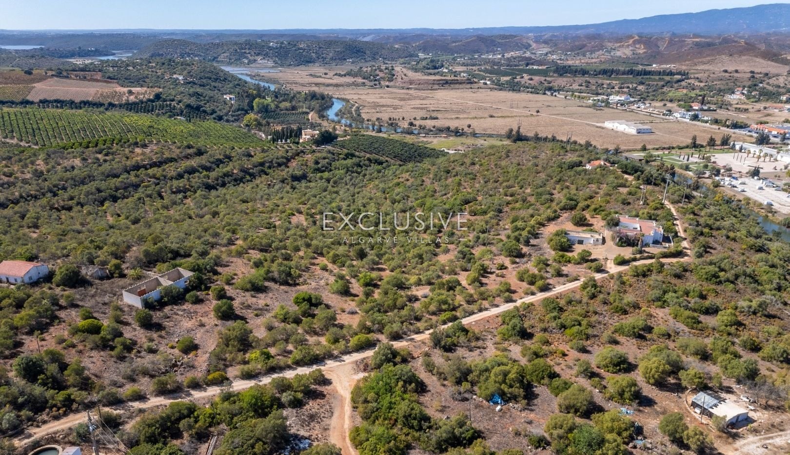 Buy investment property with big plot of land and 2 houses with panoramic views to Silves castle