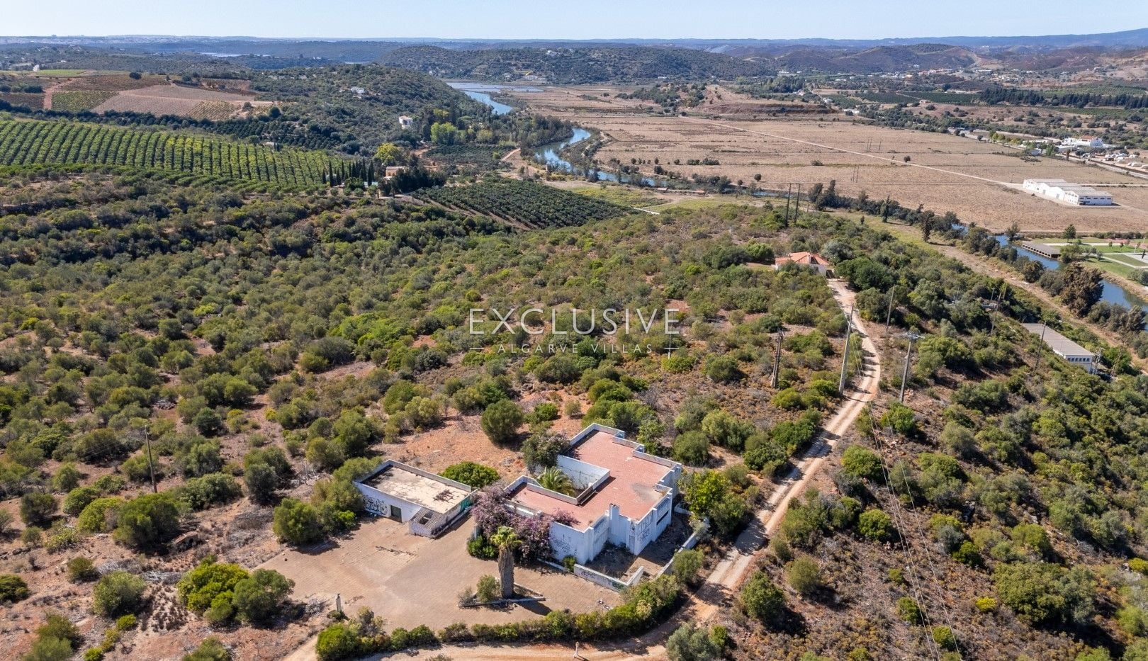 Buy investment property with big plot of land and 2 houses with panoramic views to Silves castle