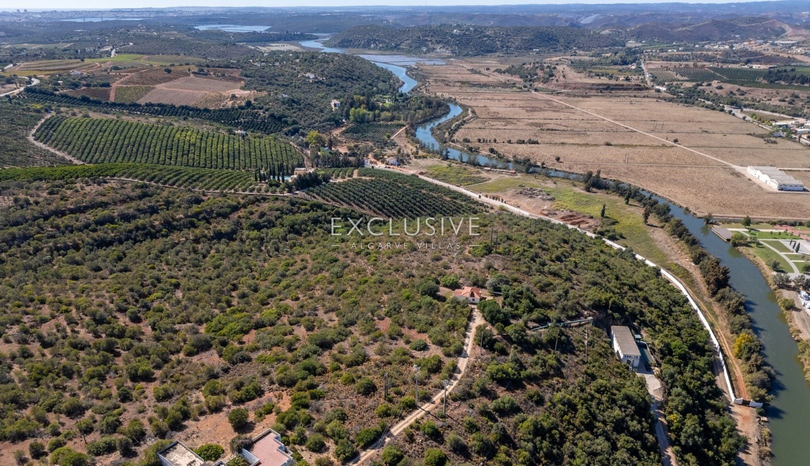 Buy investment property with big plot of land and 2 houses with panoramic views to Silves castle