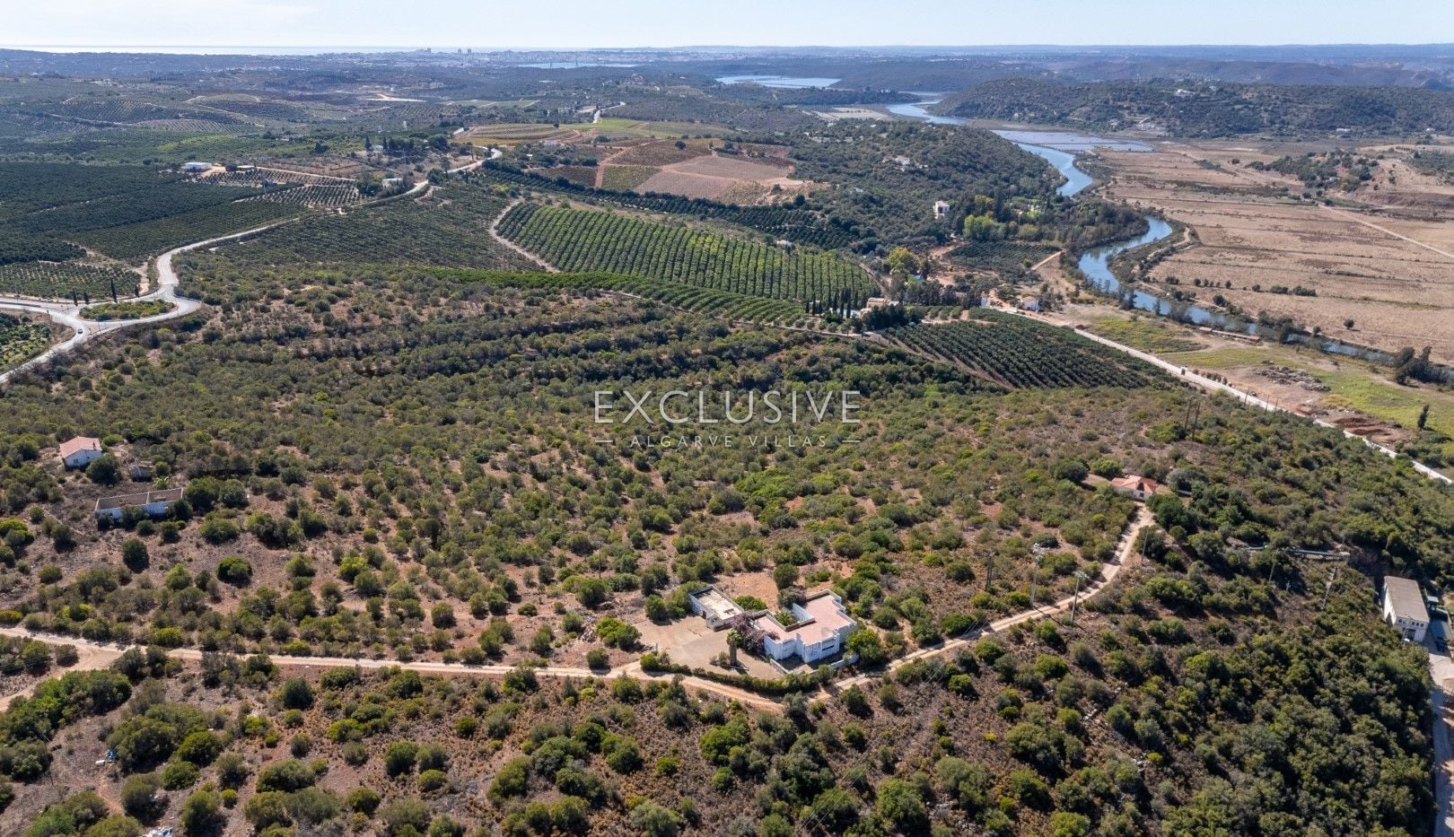 Buy investment property with big plot of land and 2 houses with panoramic views to Silves castle