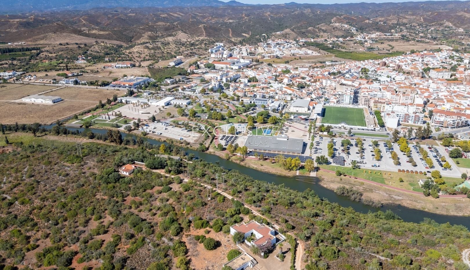 Buy investment property with big plot of land and 2 houses with panoramic views to Silves castle