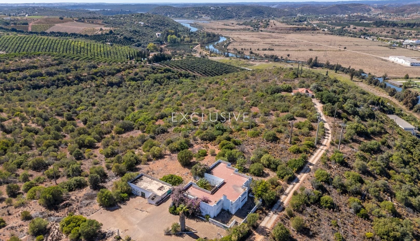 Buy investment property with big plot of land and 2 houses with panoramic views to Silves castle