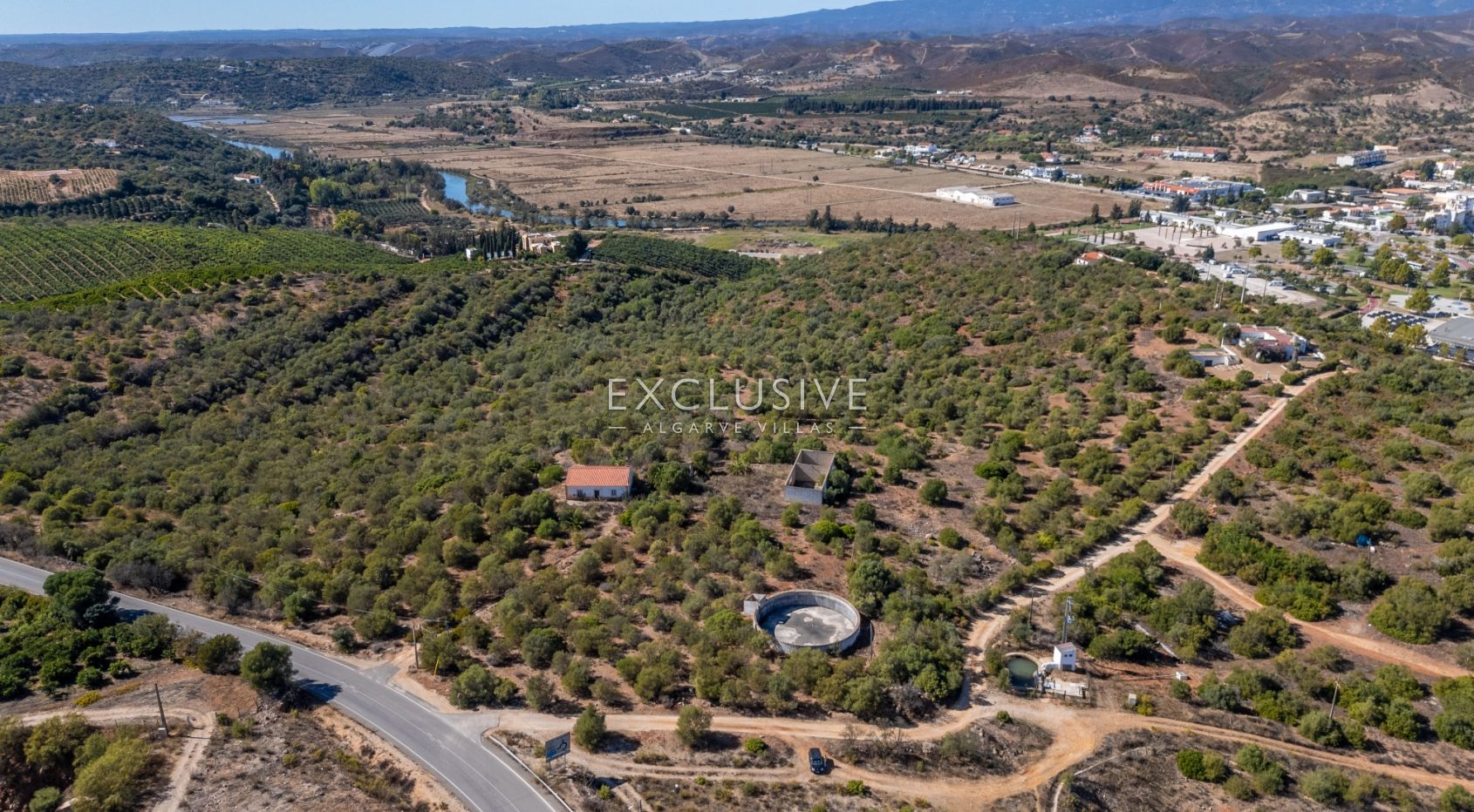 Buy investment property with big plot of land and 2 houses with panoramic views to Silves castle