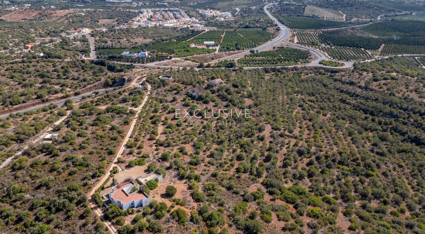 Buy investment property with big plot of land and 2 houses with panoramic views to Silves castle