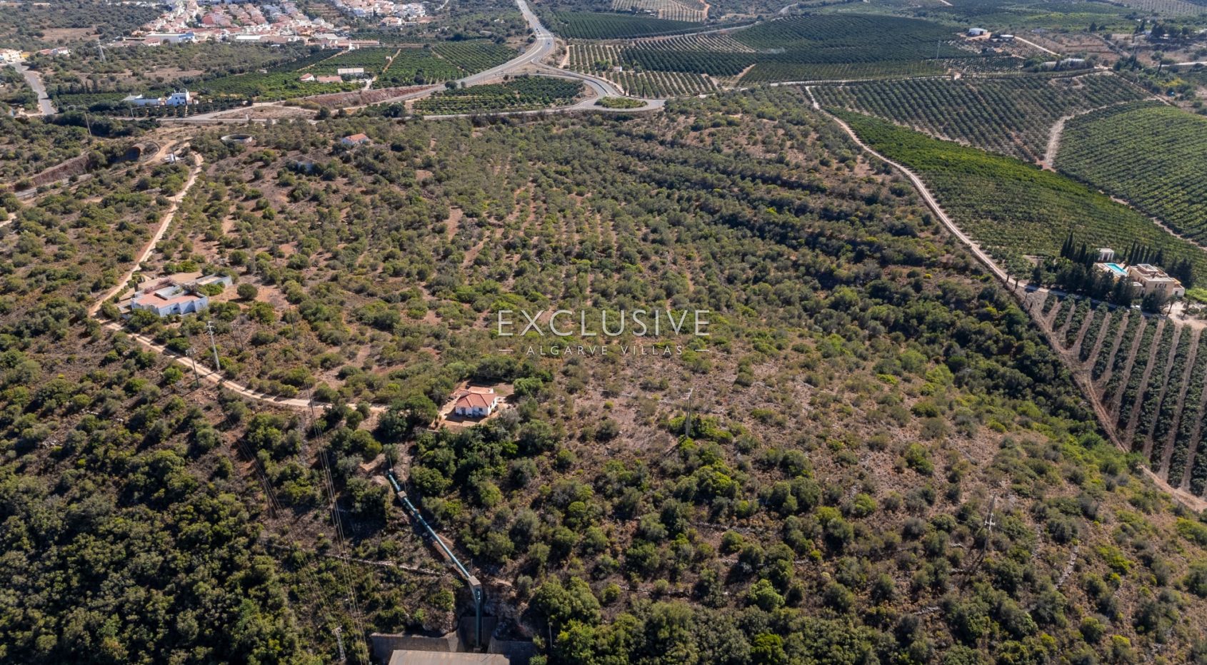 Buy investment property with big plot of land and 2 houses with panoramic views to Silves castle