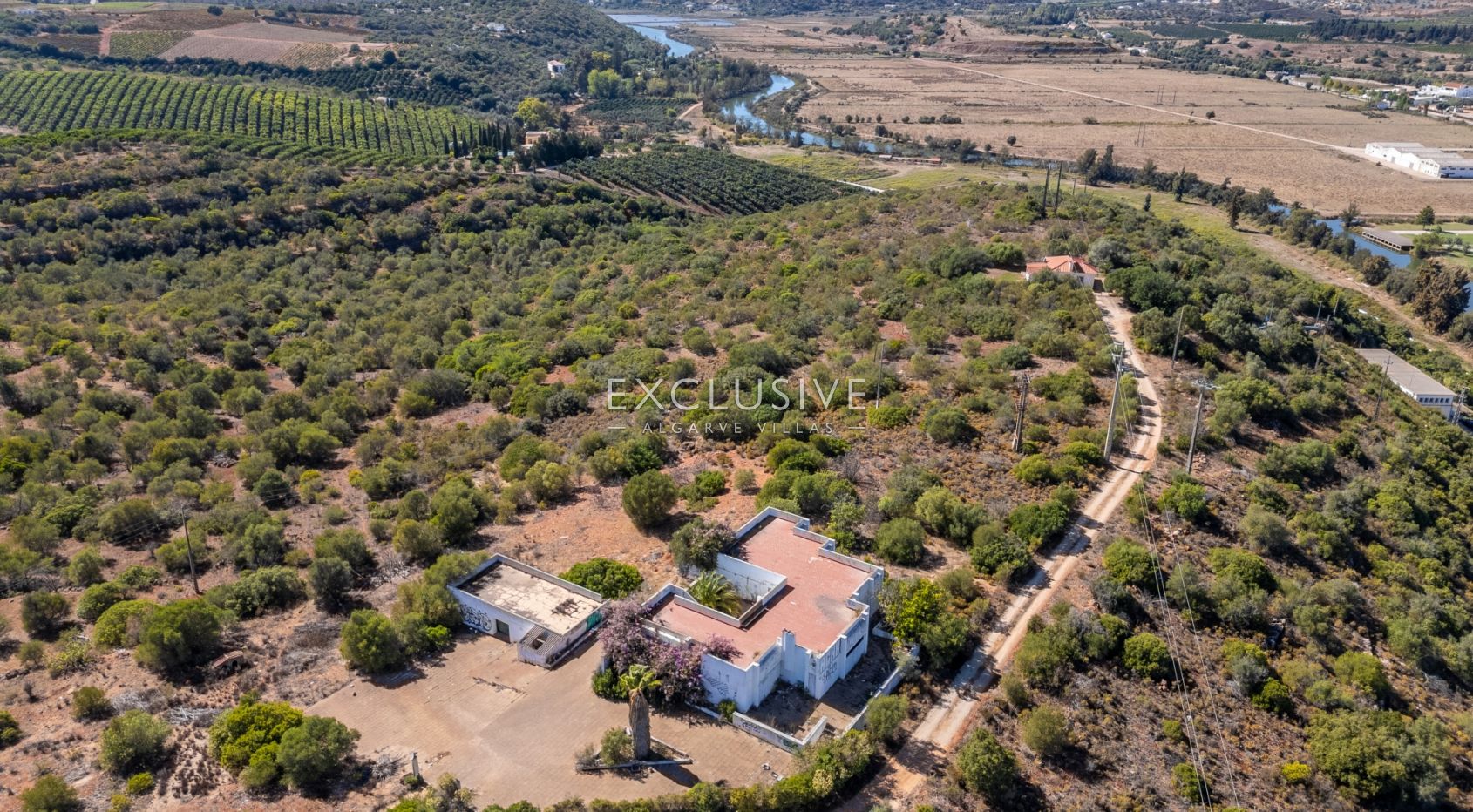 Buy investment property with big plot of land and 2 houses with panoramic views to Silves castle