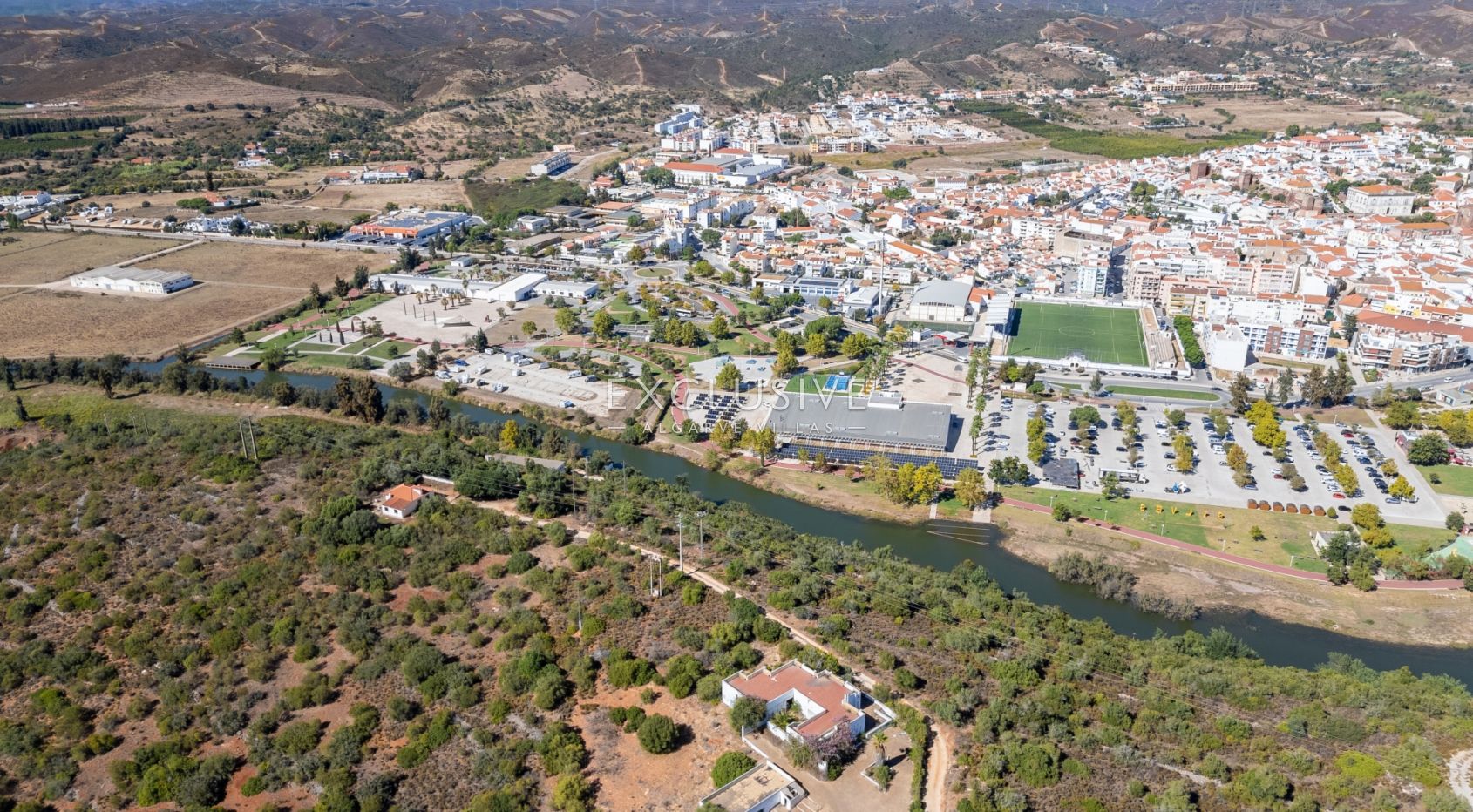 Buy investment property with big plot of land and 2 houses with panoramic views to Silves castle