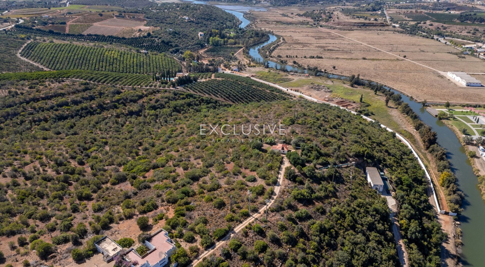 Buy investment property with big plot of land and 2 houses with panoramic views to Silves castle
