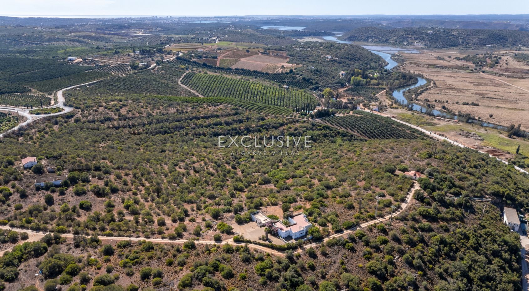 Buy investment property with big plot of land and 2 houses with panoramic views to Silves castle
