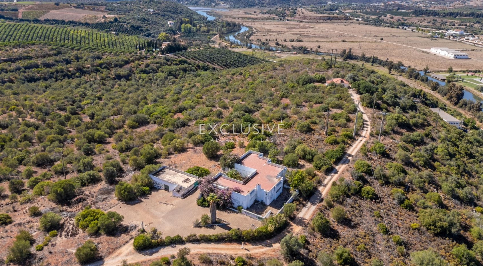 Buy investment property with big plot of land and 2 houses with panoramic views to Silves castle
