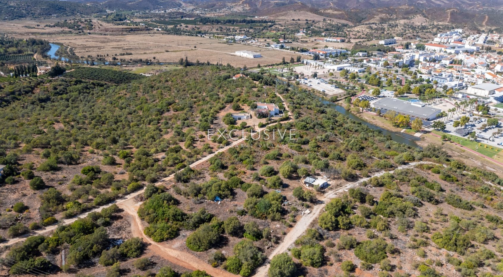 Buy investment property with big plot of land and 2 houses with panoramic views to Silves castle