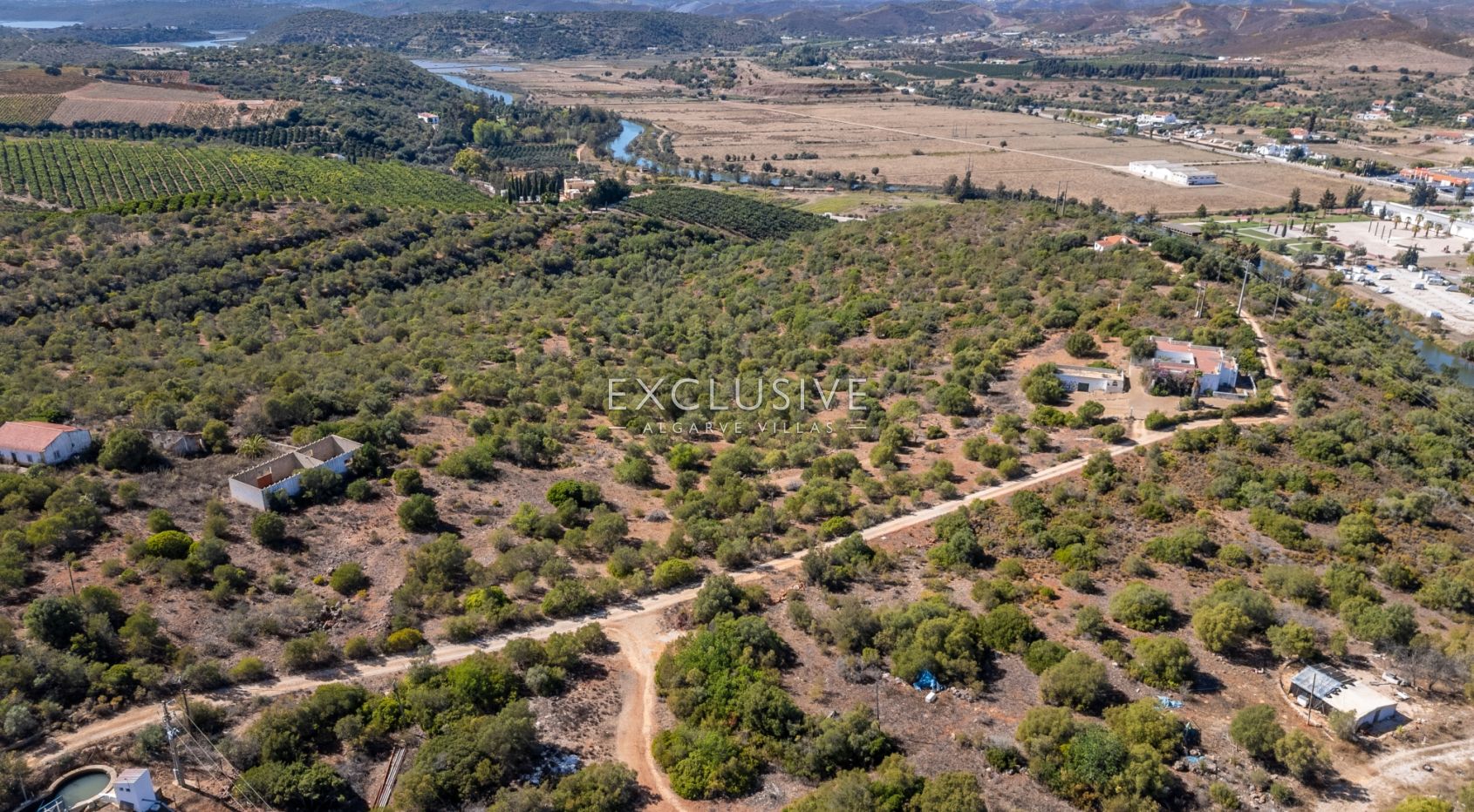Buy investment property with big plot of land and 2 houses with panoramic views to Silves castle