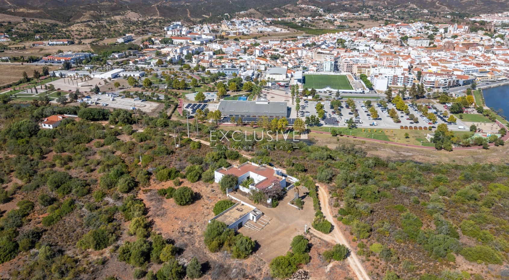 Buy investment property with big plot of land and 2 houses with panoramic views to Silves castle