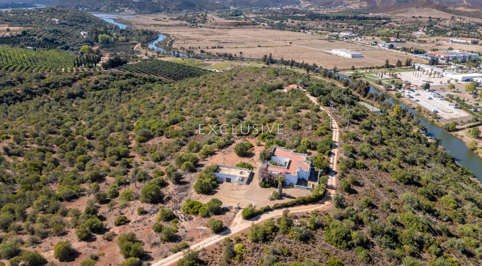 Buy investment property with big plot of land and 2 houses with panoramic views to Silves castle