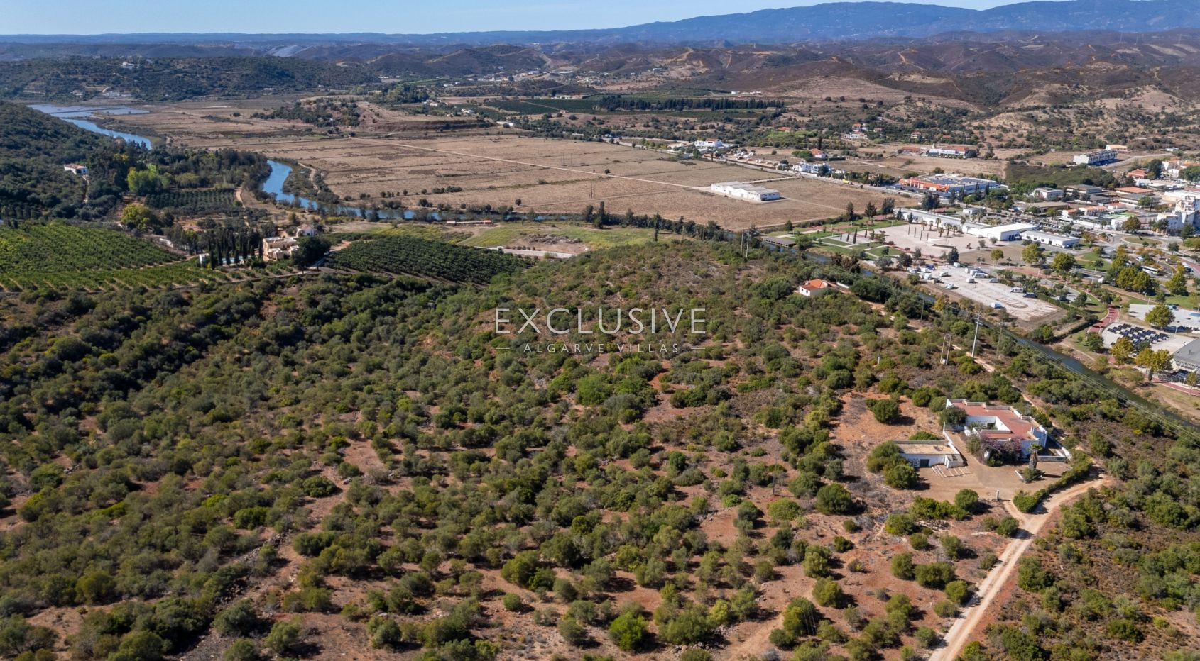 Buy investment property with big plot of land and 2 houses with panoramic views to Silves castle
