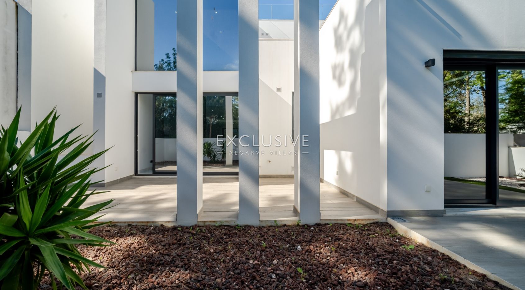 Buy a Brand New 3 Bedroom Modern Villa in Well-Sought After Vilamoura